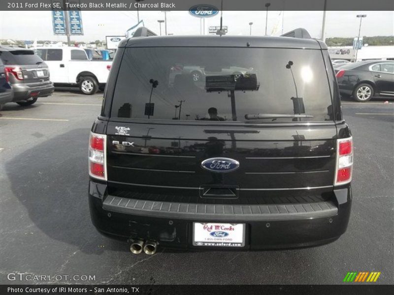 Tuxedo Black Metallic / Charcoal Black 2011 Ford Flex SE