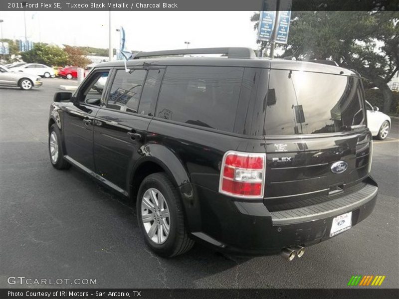 Tuxedo Black Metallic / Charcoal Black 2011 Ford Flex SE