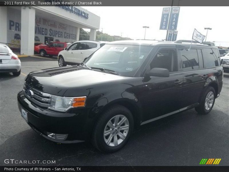 Tuxedo Black Metallic / Charcoal Black 2011 Ford Flex SE