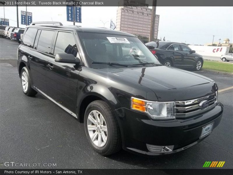 Tuxedo Black Metallic / Charcoal Black 2011 Ford Flex SE