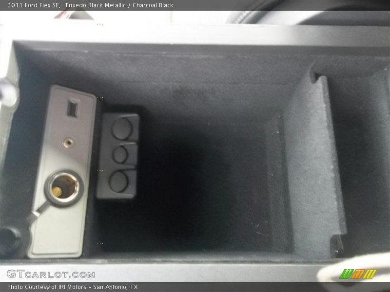 Tuxedo Black Metallic / Charcoal Black 2011 Ford Flex SE