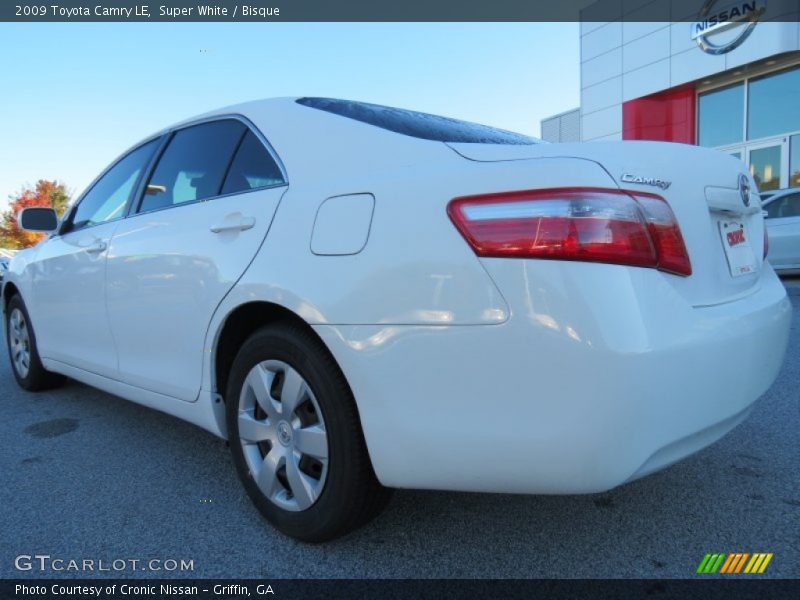 Super White / Bisque 2009 Toyota Camry LE