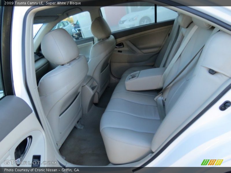 Super White / Bisque 2009 Toyota Camry LE