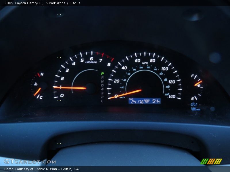 Super White / Bisque 2009 Toyota Camry LE