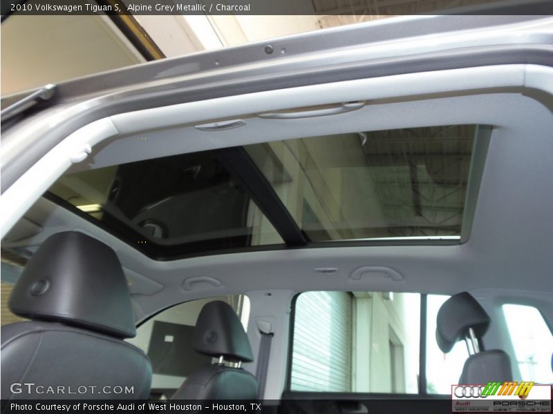 Alpine Grey Metallic / Charcoal 2010 Volkswagen Tiguan S