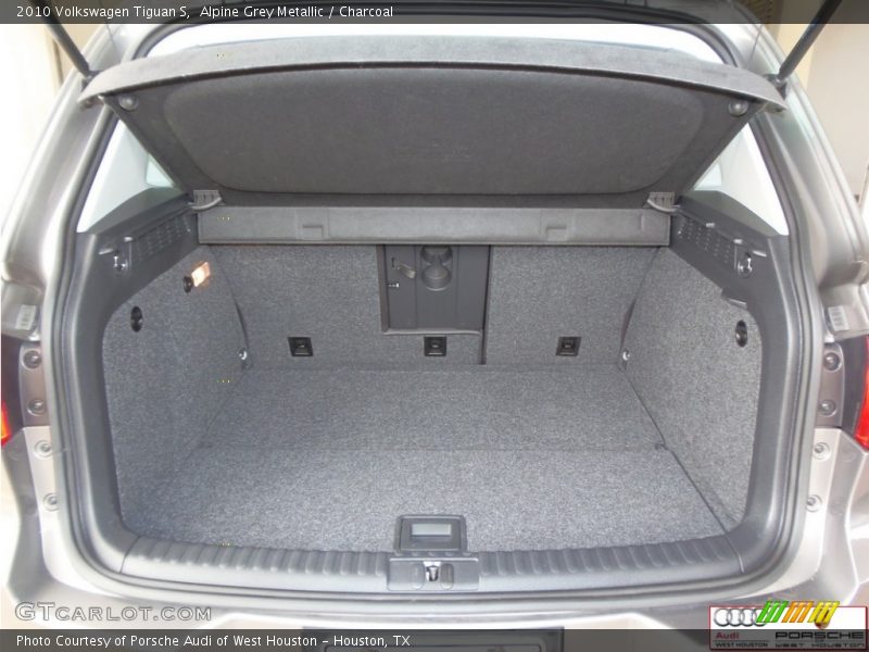 Alpine Grey Metallic / Charcoal 2010 Volkswagen Tiguan S
