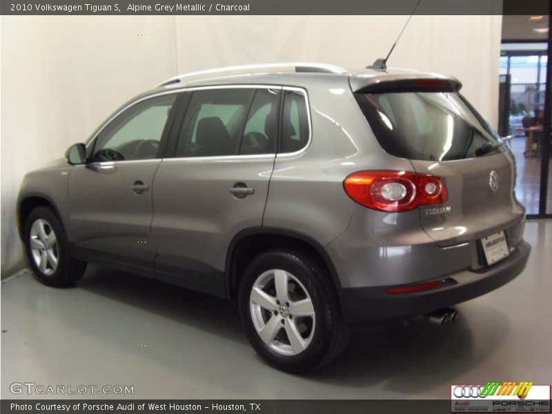Alpine Grey Metallic / Charcoal 2010 Volkswagen Tiguan S