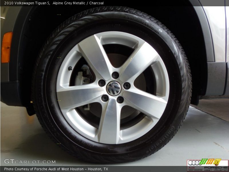Alpine Grey Metallic / Charcoal 2010 Volkswagen Tiguan S