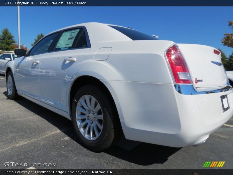 Ivory Tri-Coat Pearl / Black 2013 Chrysler 300