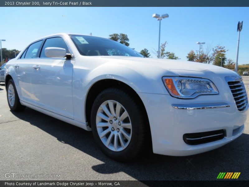 Ivory Tri-Coat Pearl / Black 2013 Chrysler 300