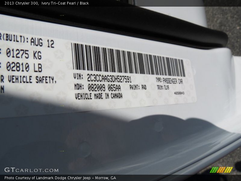 Ivory Tri-Coat Pearl / Black 2013 Chrysler 300
