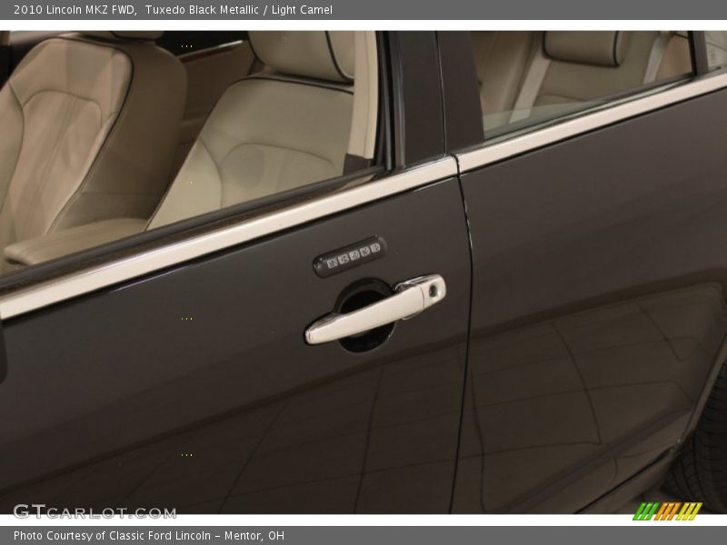 Tuxedo Black Metallic / Light Camel 2010 Lincoln MKZ FWD