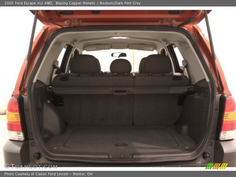 Blazing Copper Metallic / Medium/Dark Flint Grey 2005 Ford Escape XLS 4WD