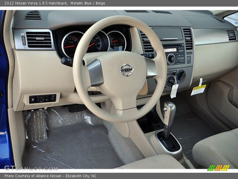 Dashboard of 2012 Versa 1.8 S Hatchback