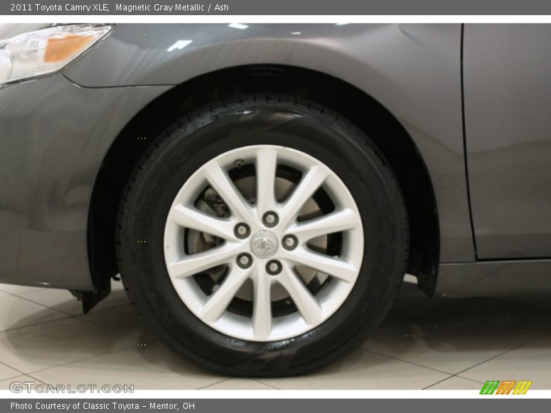 Magnetic Gray Metallic / Ash 2011 Toyota Camry XLE