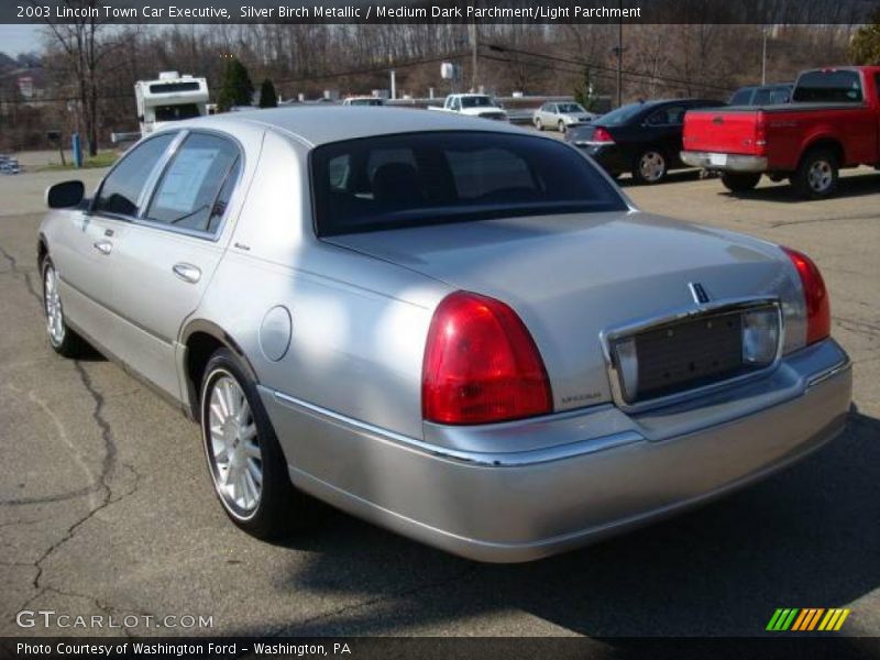 Silver Birch Metallic / Medium Dark Parchment/Light Parchment 2003 Lincoln Town Car Executive