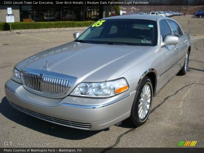 Silver Birch Metallic / Medium Dark Parchment/Light Parchment 2003 Lincoln Town Car Executive