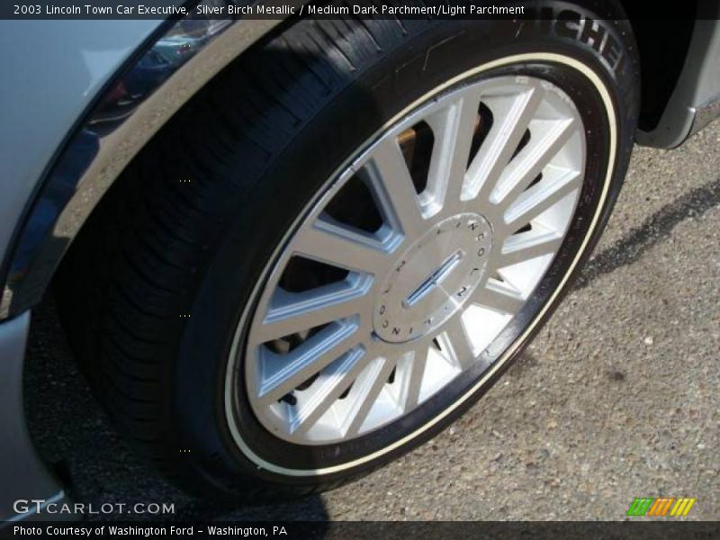 Silver Birch Metallic / Medium Dark Parchment/Light Parchment 2003 Lincoln Town Car Executive