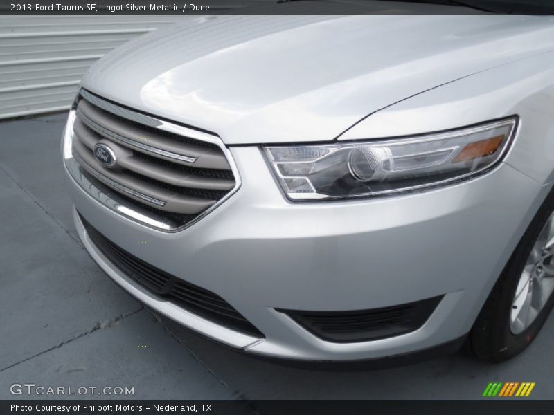 Ingot Silver Metallic / Dune 2013 Ford Taurus SE