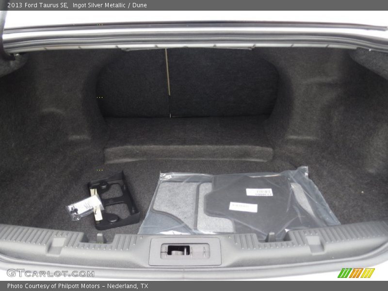  2013 Taurus SE Trunk