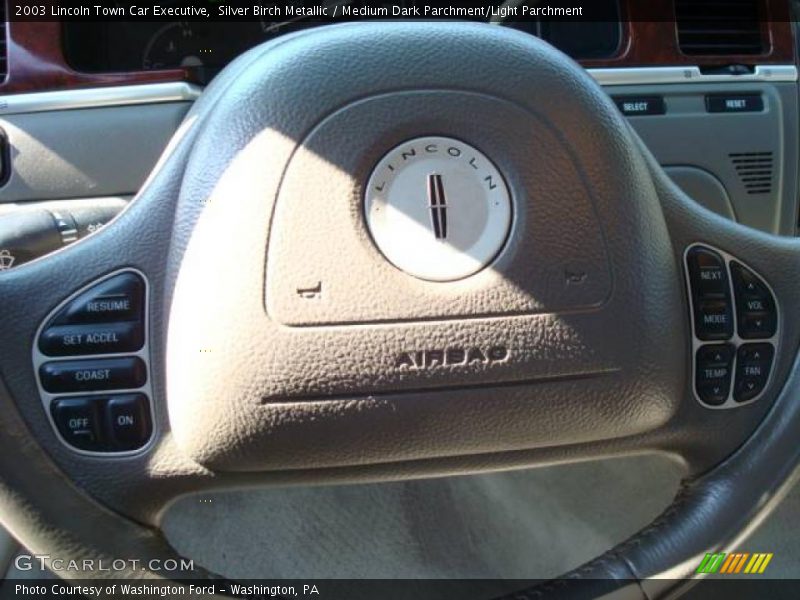 Silver Birch Metallic / Medium Dark Parchment/Light Parchment 2003 Lincoln Town Car Executive