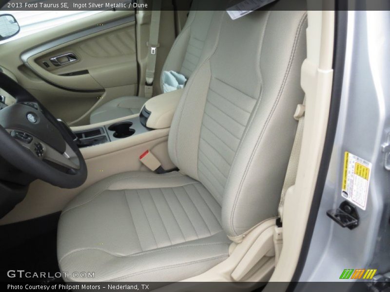 Front Seat of 2013 Taurus SE