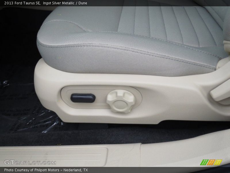 Ingot Silver Metallic / Dune 2013 Ford Taurus SE
