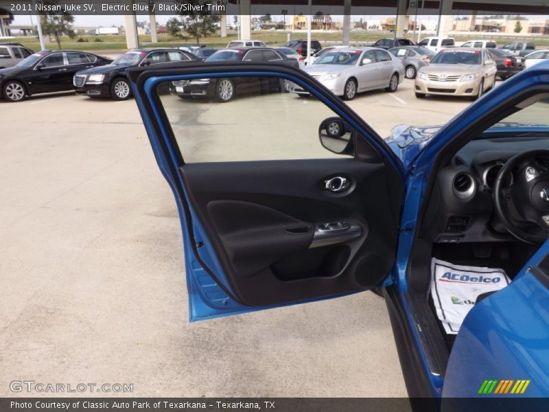 Electric Blue / Black/Silver Trim 2011 Nissan Juke SV
