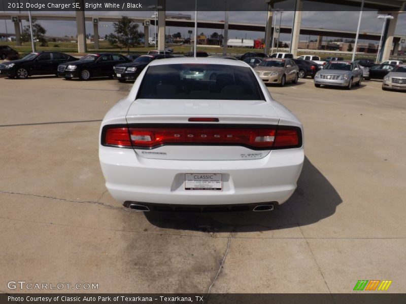 Bright White / Black 2012 Dodge Charger SE