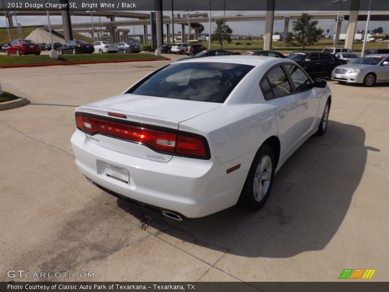Bright White / Black 2012 Dodge Charger SE