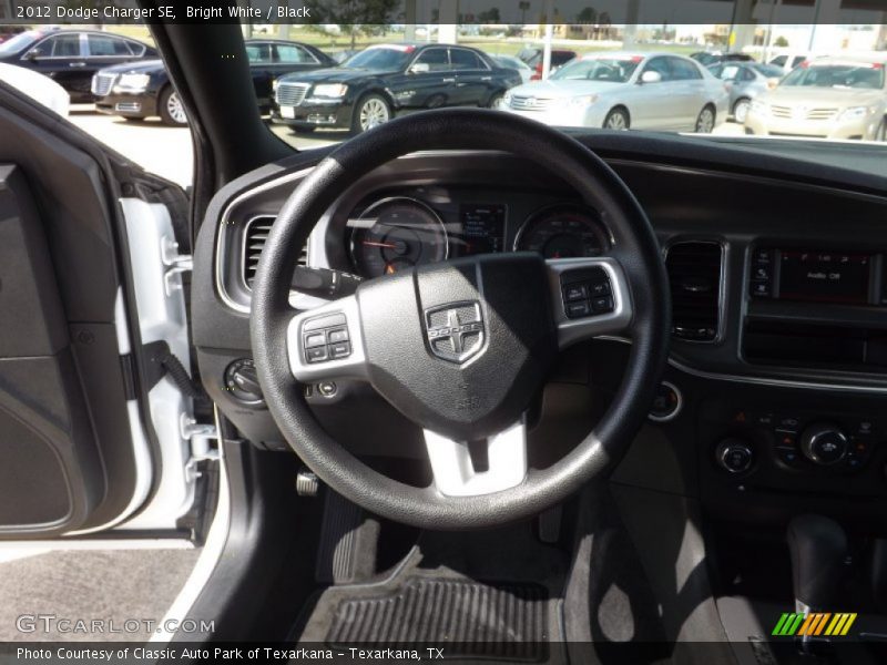 Bright White / Black 2012 Dodge Charger SE