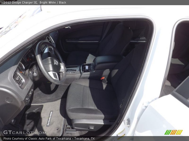 Bright White / Black 2012 Dodge Charger SE