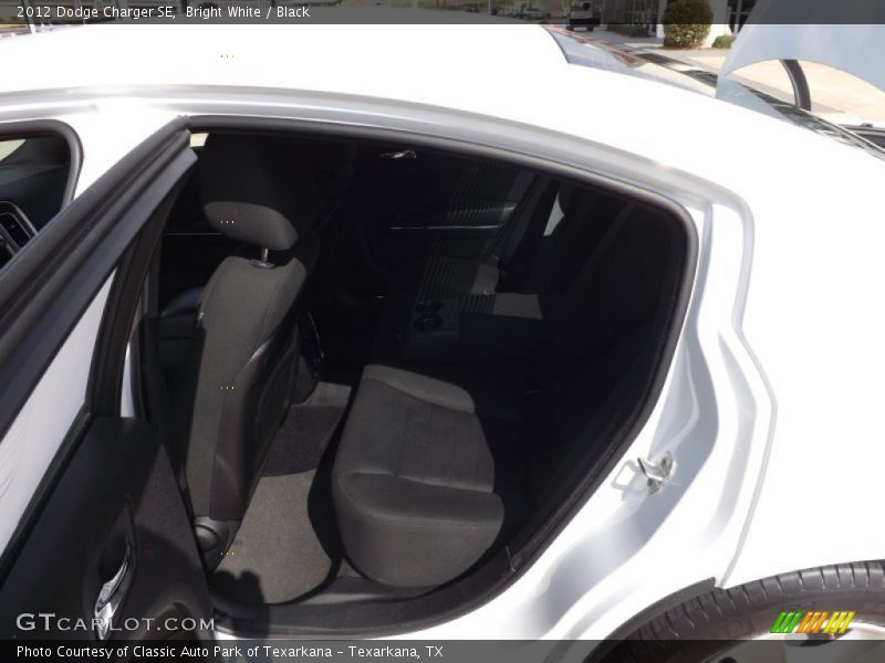 Bright White / Black 2012 Dodge Charger SE