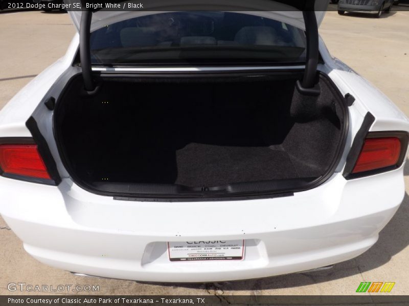 Bright White / Black 2012 Dodge Charger SE