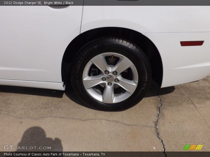 Bright White / Black 2012 Dodge Charger SE