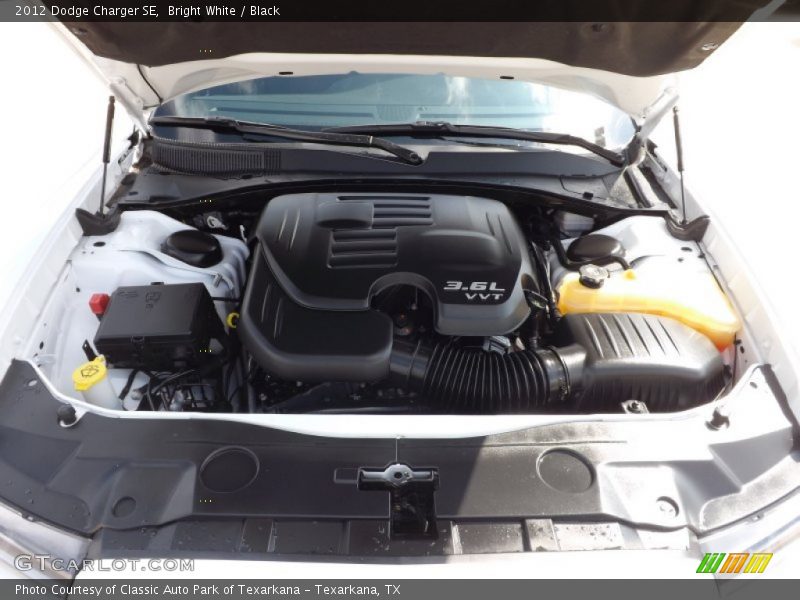 Bright White / Black 2012 Dodge Charger SE