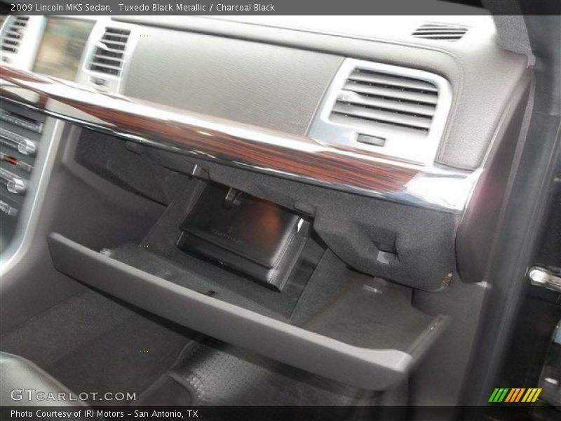Tuxedo Black Metallic / Charcoal Black 2009 Lincoln MKS Sedan