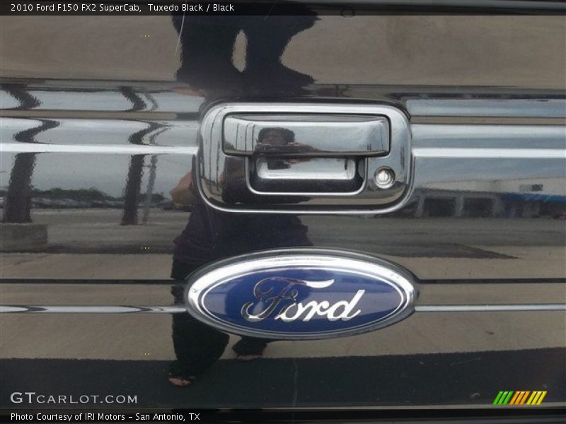Tuxedo Black / Black 2010 Ford F150 FX2 SuperCab