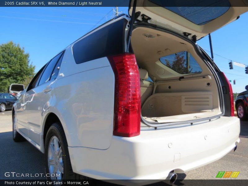 White Diamond / Light Neutral 2005 Cadillac SRX V6