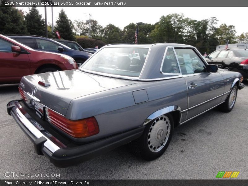 Grey Pearl / Grey 1988 Mercedes-Benz SL Class 560 SL Roadster