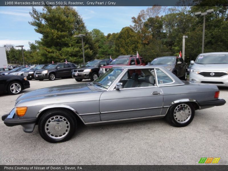 Grey Pearl / Grey 1988 Mercedes-Benz SL Class 560 SL Roadster