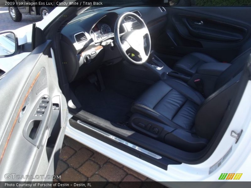 Candy White / Titan Black 2009 Volkswagen Eos Lux