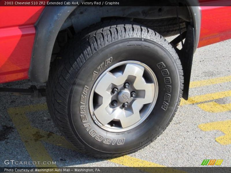 Victory Red / Graphite 2003 Chevrolet S10 ZR2 Extended Cab 4x4