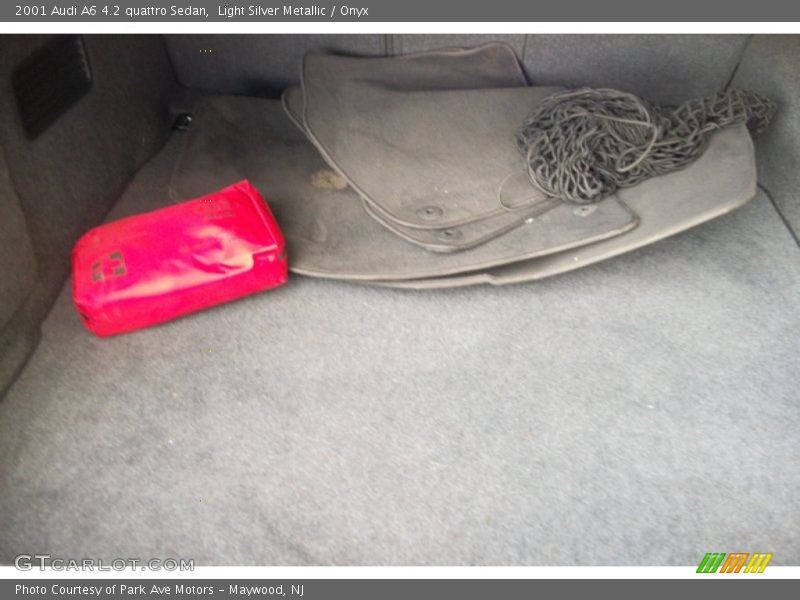  2001 A6 4.2 quattro Sedan Trunk