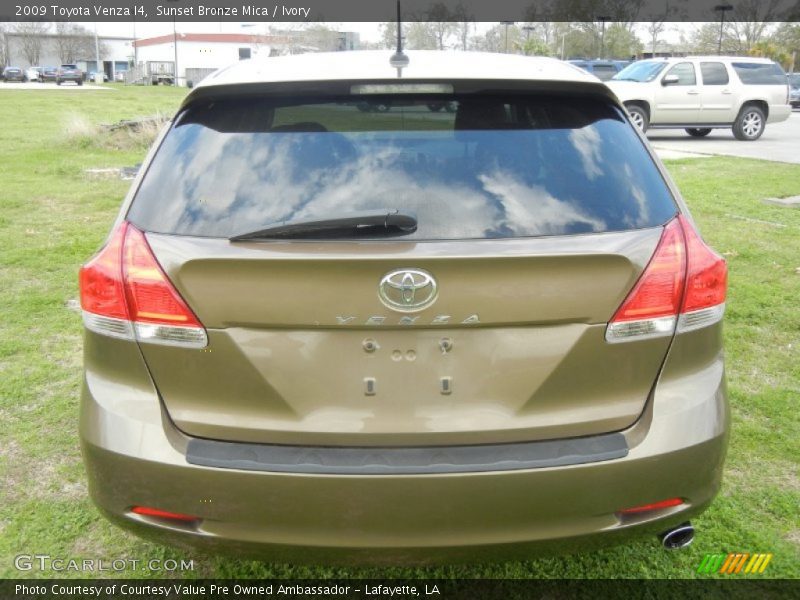 Sunset Bronze Mica / Ivory 2009 Toyota Venza I4