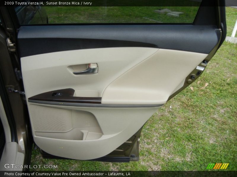 Sunset Bronze Mica / Ivory 2009 Toyota Venza I4