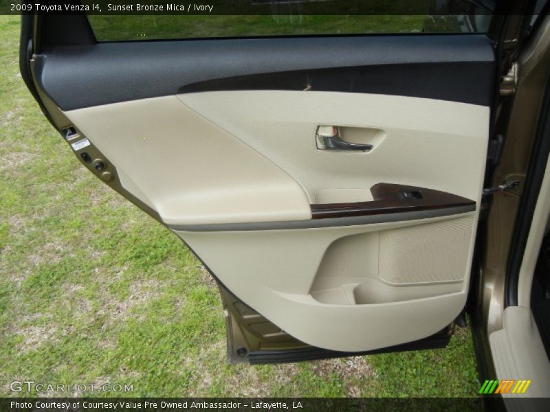 Sunset Bronze Mica / Ivory 2009 Toyota Venza I4