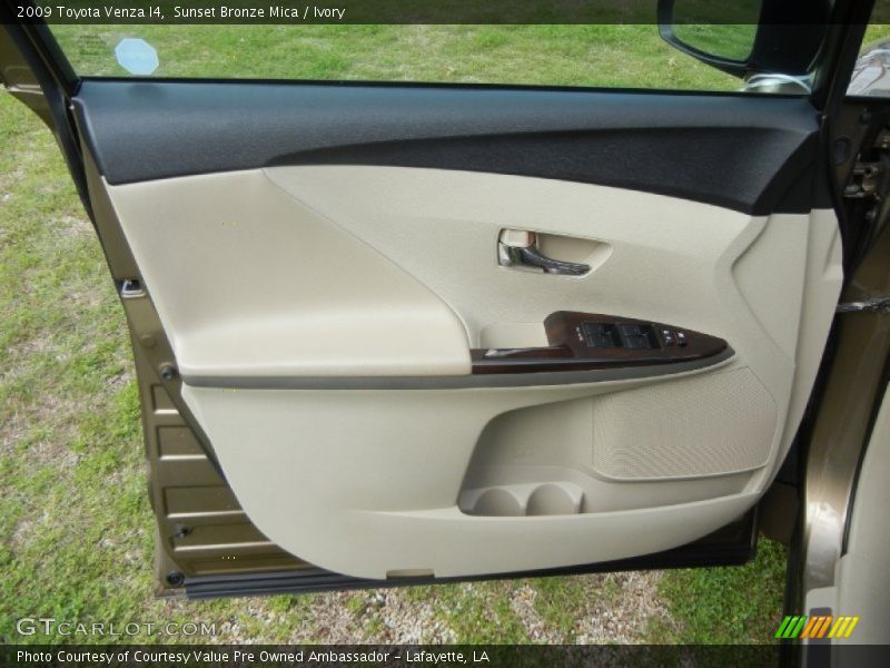 Sunset Bronze Mica / Ivory 2009 Toyota Venza I4