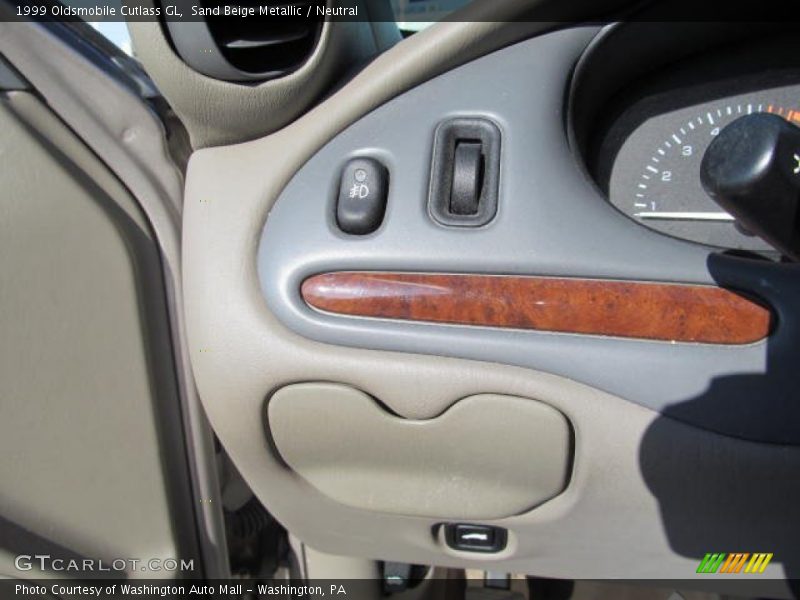 Sand Beige Metallic / Neutral 1999 Oldsmobile Cutlass GL