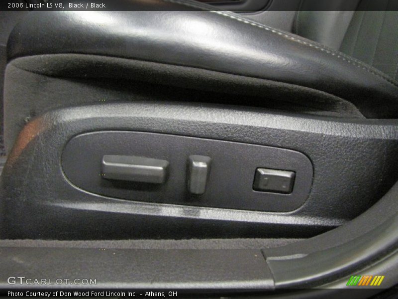 Black / Black 2006 Lincoln LS V8